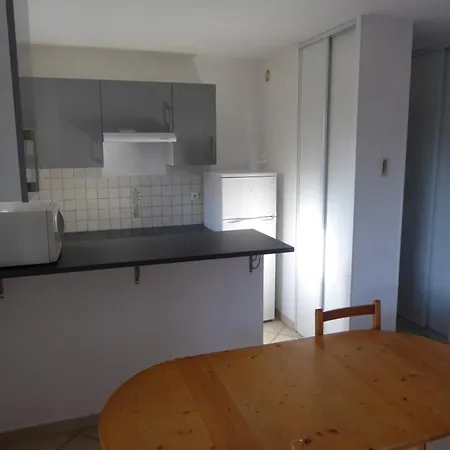 Climatisee Refaite A Neuf Au Calme Avec Piscine, Terrasse Et Parking, Proche Et Port - Fr-1-723-159