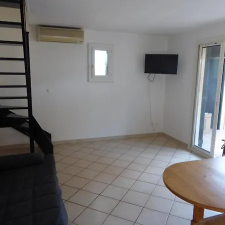 Climatisee Refaite A Neuf Au Calme Avec Piscine, Terrasse Et Parking, Proche Et Port - Fr-1-723-159 *