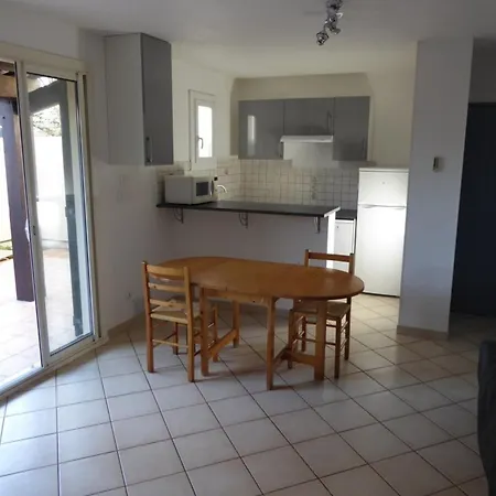 דירה Climatisee Refaite A Neuf Au Calme Avec Piscine, Terrasse Et Parking, Proche Et Port - Fr-1-723-159 אגדה